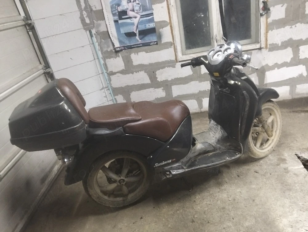 vand scuter aprilia scarabeo 150 cm ! pret in lei! defect !