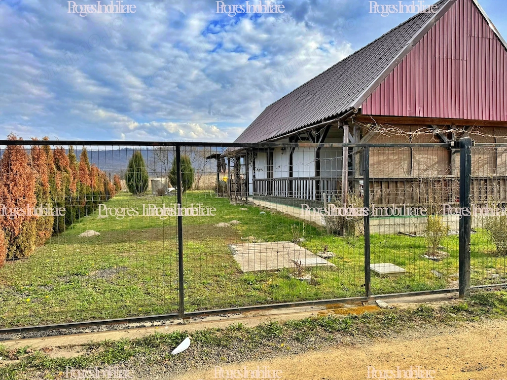 Casa de vacanta Surduc -Langa lac- 3 camere - 400 mp teren - CF- Utilitati- 43.000 euro, comision 0