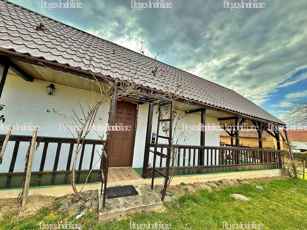 Casa de vacanta Surduc -Langa lac- 3 camere - 400 mp teren - CF- Utilitati- 43.000 euro negociabil