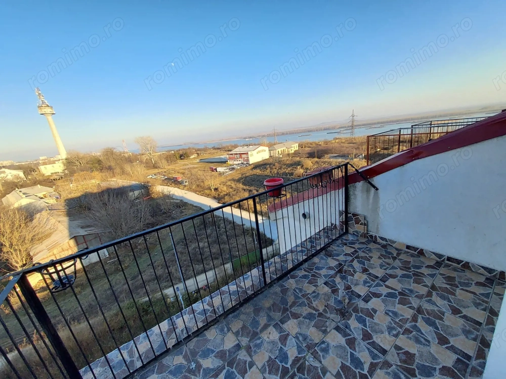 Mansardă de închiriat cu vedere la Dunăre  -  Micro 21