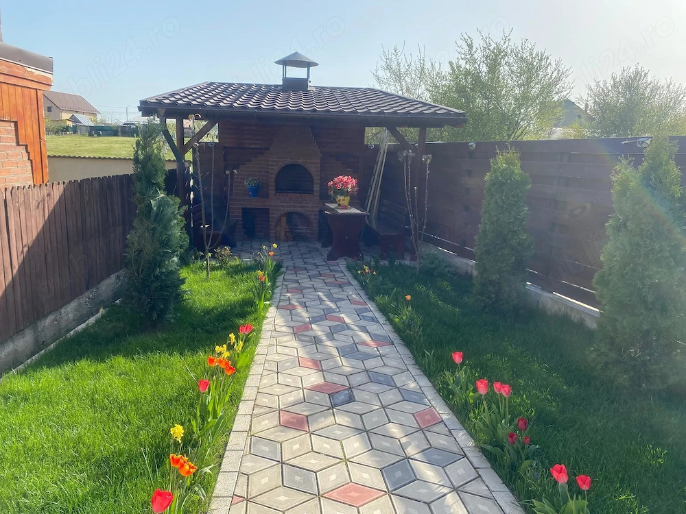 Vand casa cocheta si discreta aproape la pret de cheta