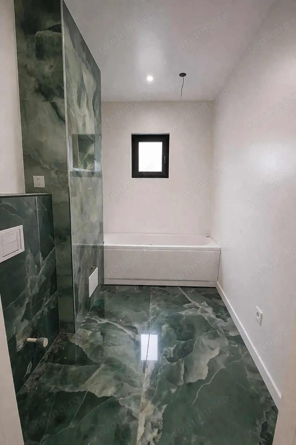 De vazare apartament cu 3 camere, Baia Comunala, 135.000 Euro