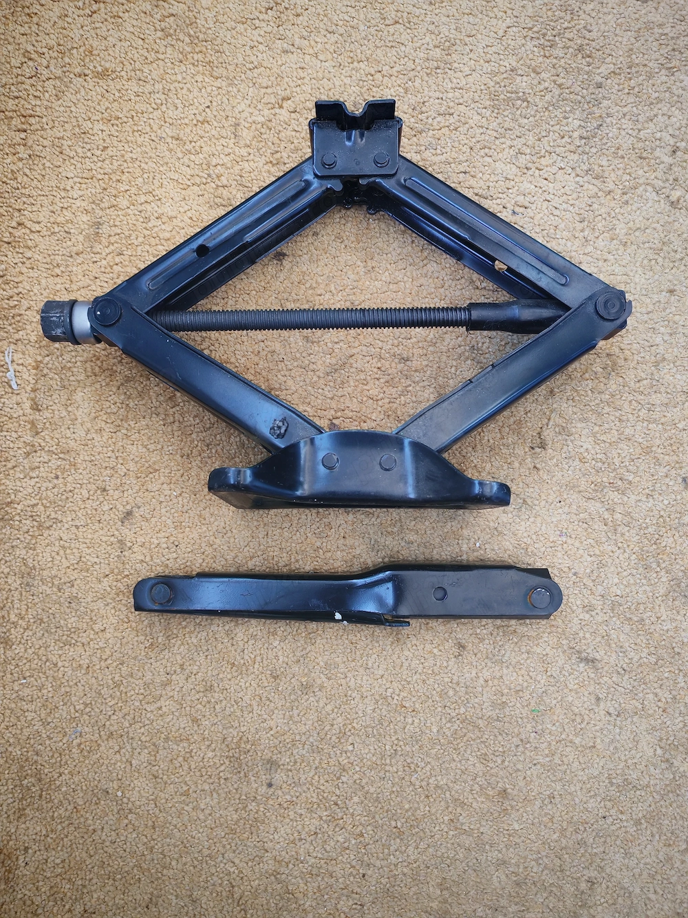 Cric, coarbă cheie roți 