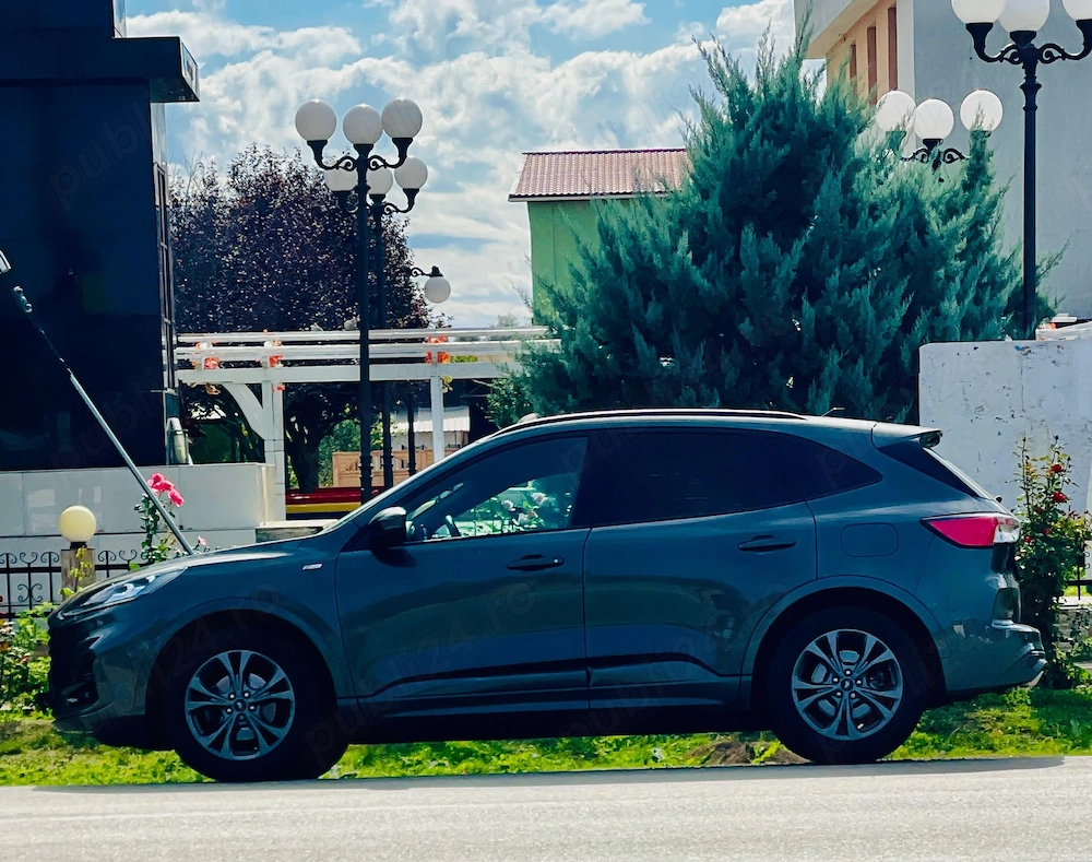 Vând Ford Kuga ST-line