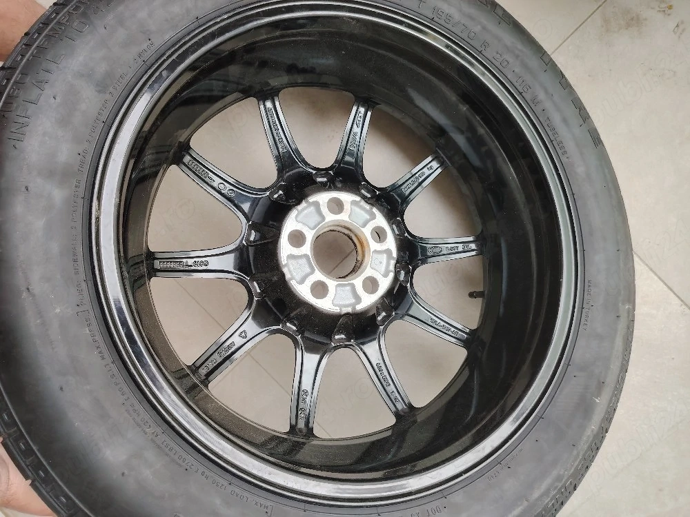 Vand roata de rezerva noua