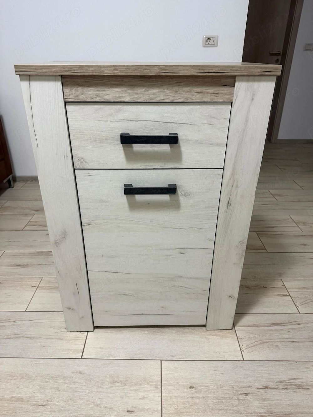 Comodă practică și elegantă   stare foarte bună