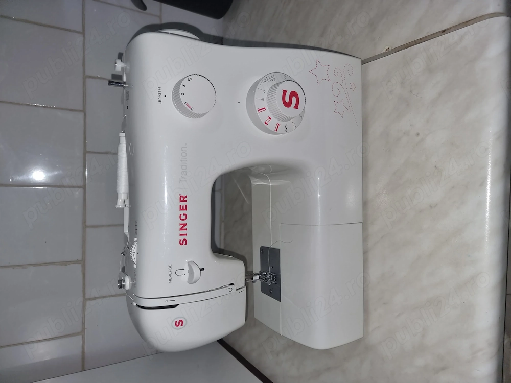 Mașină de cusut electrică Singer