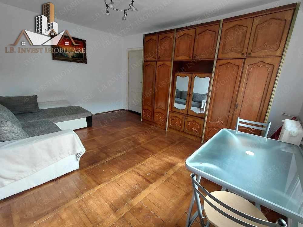 Apartament cu 2 camere semidecomandat 300 