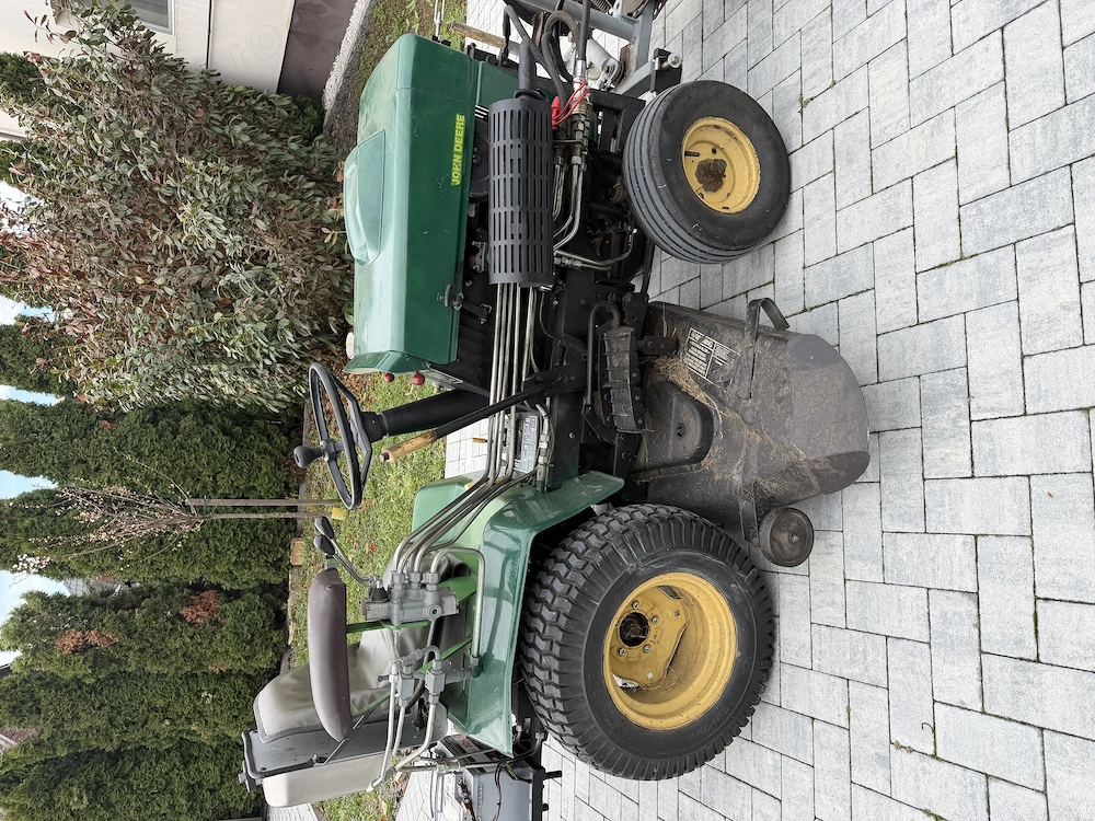Tractor de tuns iarba
