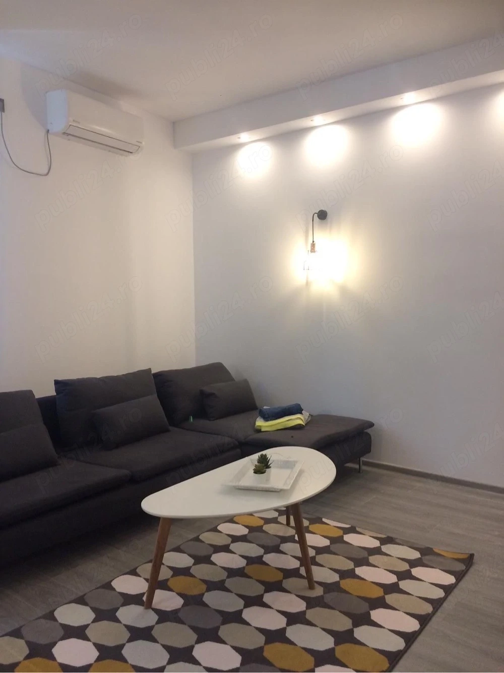 Apartament cu 3 camere mobilat zona centrala