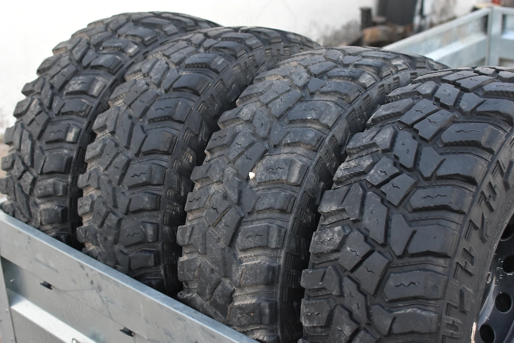 Vând 4 anvelope Cooper Discoverer STT Pro 31 10.5/R15