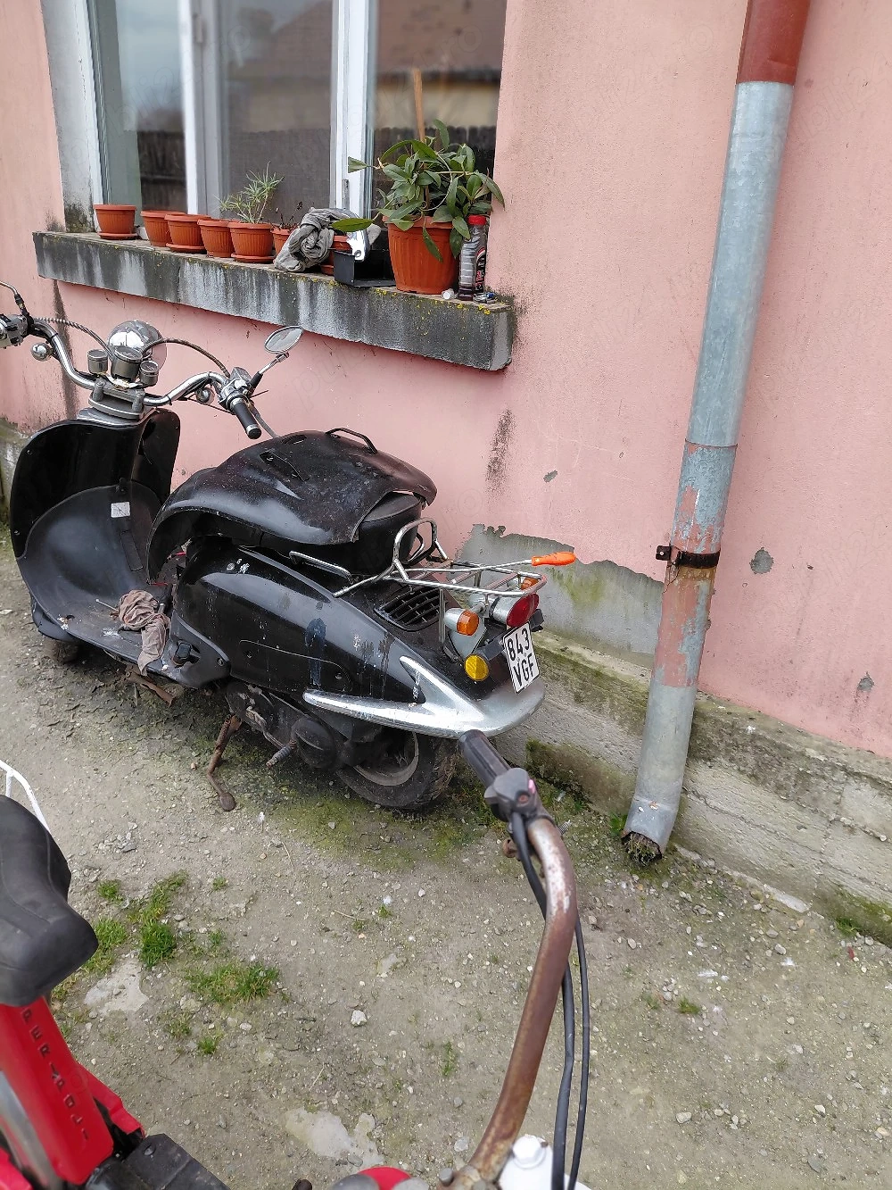 vand scutere de 125 si doua de 49 cm