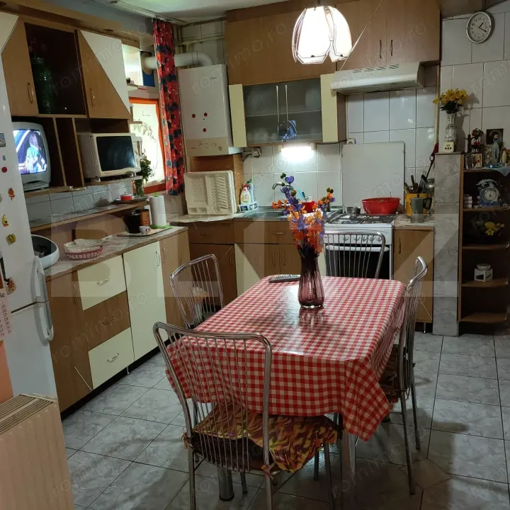 Apartament 3 camere,64 mp utili,  zona Dambu
