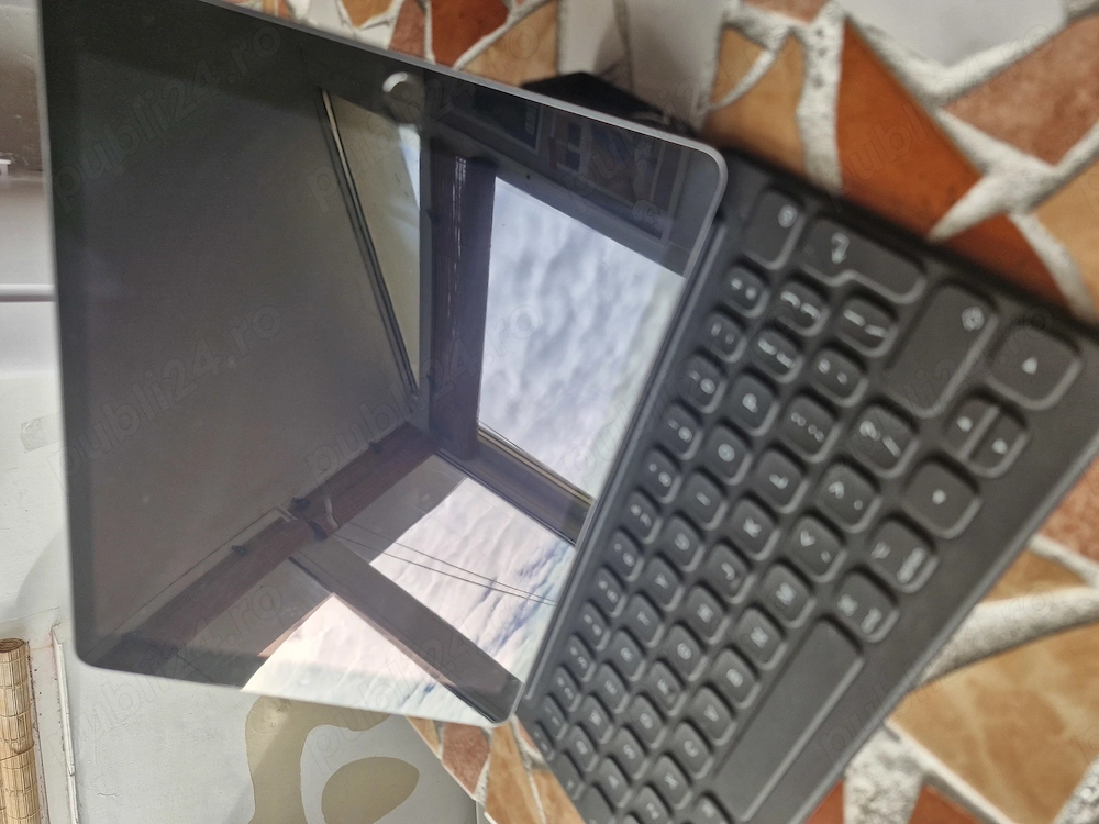 Apple iPad 9 (2 GB Wi-Fi + husă tastatură originală Apple
