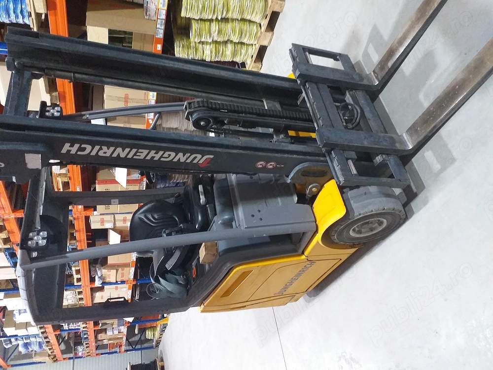 Stivuitor Jungheinrich 48V in stare f buna , incarcator si bidon baterie originale , ISCIR