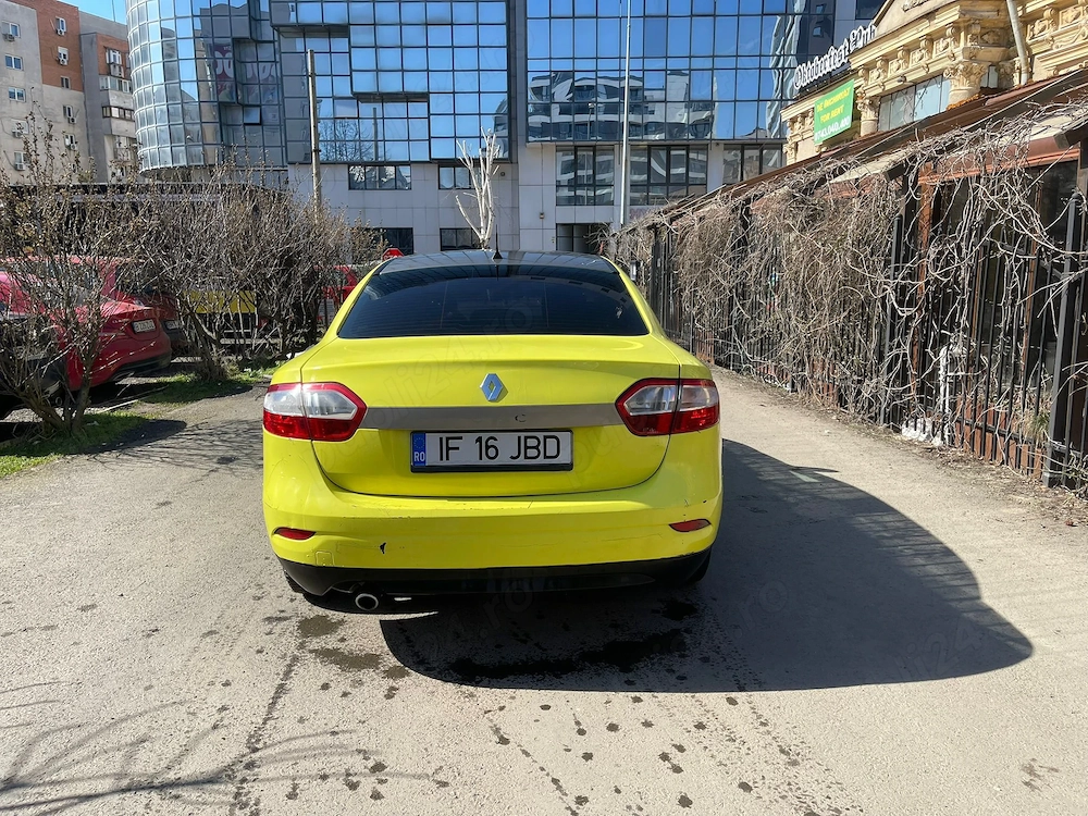 Dezmembrez renault fluence