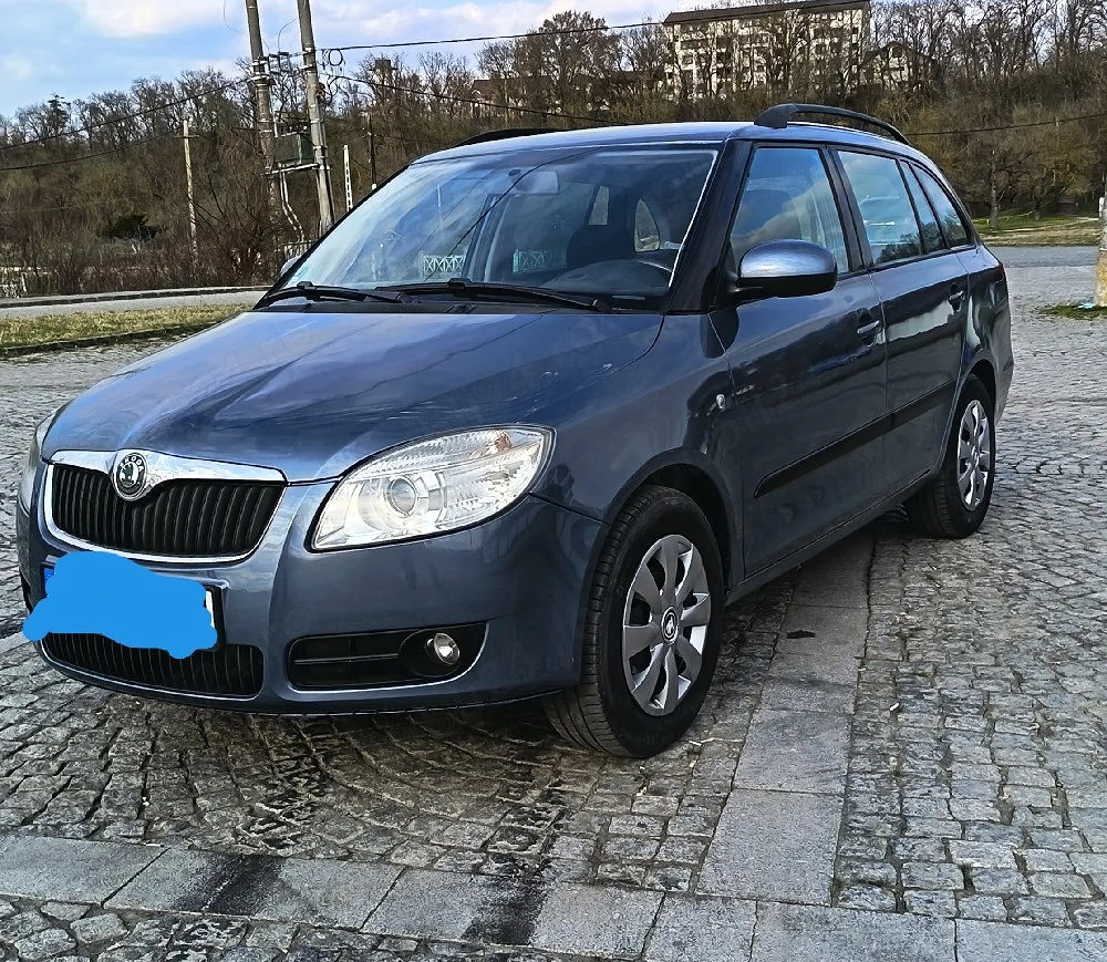 Vând Skoda fabia 2010