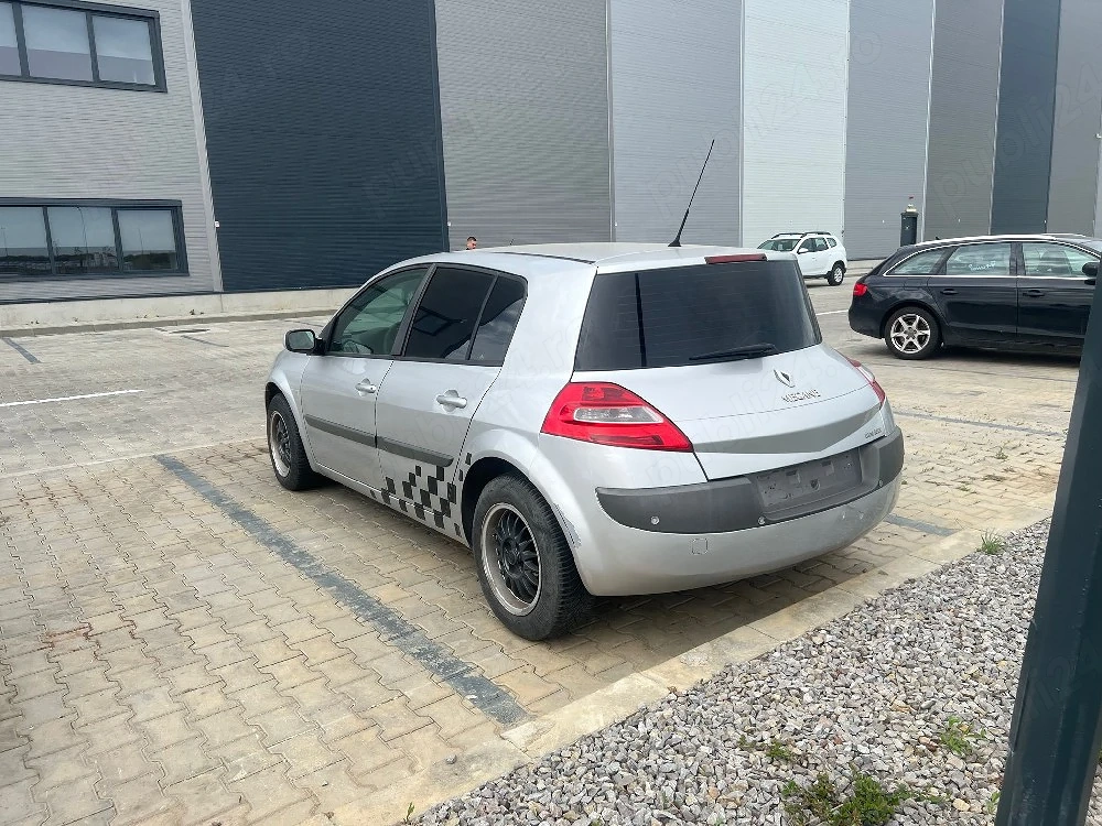 dezmembrez renault megane