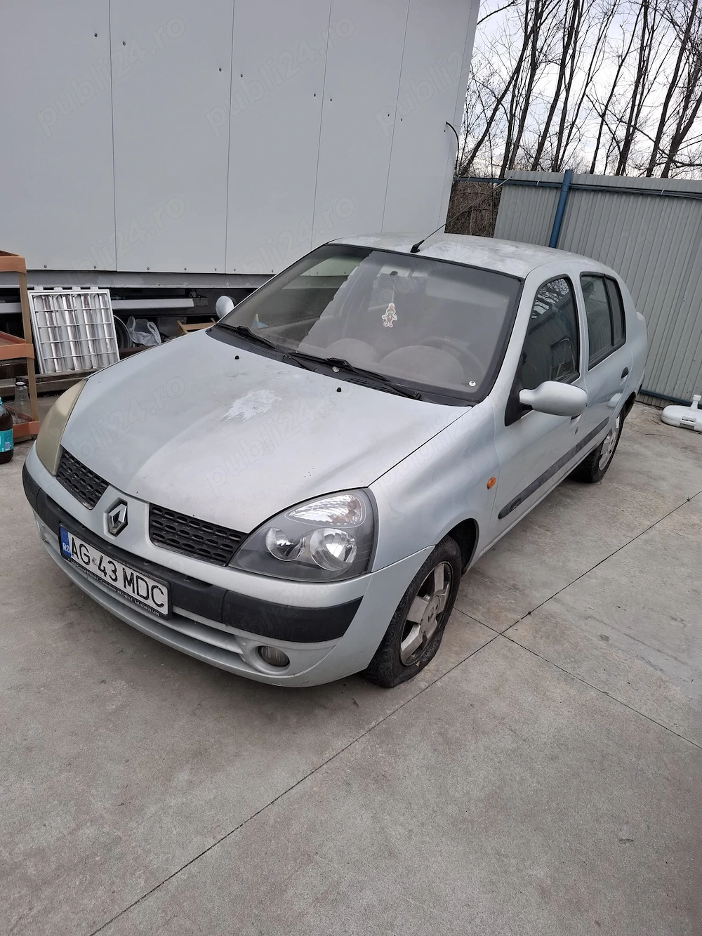 Renault Clio 2, an 2004, motor 1.5 dCi, funcțional pentru dezmembrări.