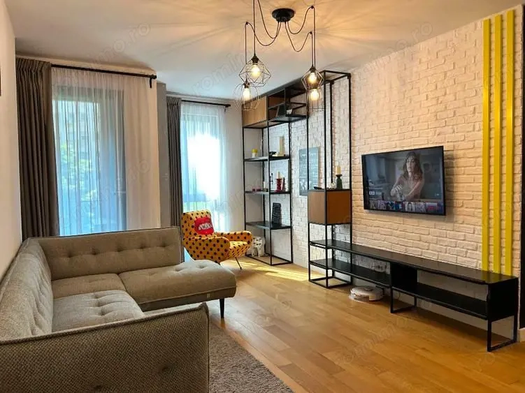 Apartament inchiriere 3 camere Unirii, 95mp, vedere bulevard, parcare inclusa