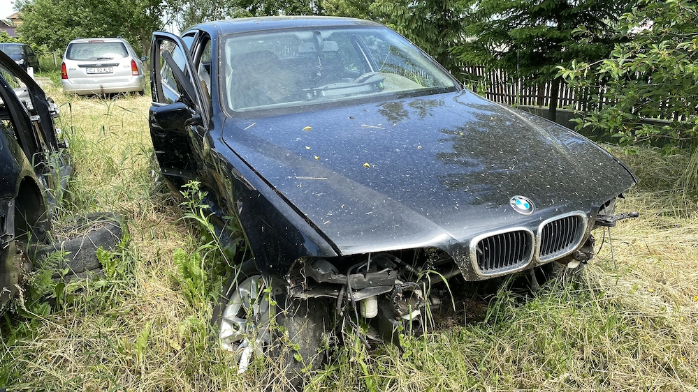 Dezmembrez BMW E39 Facelift 2.0D 136 cai Manual Negru 