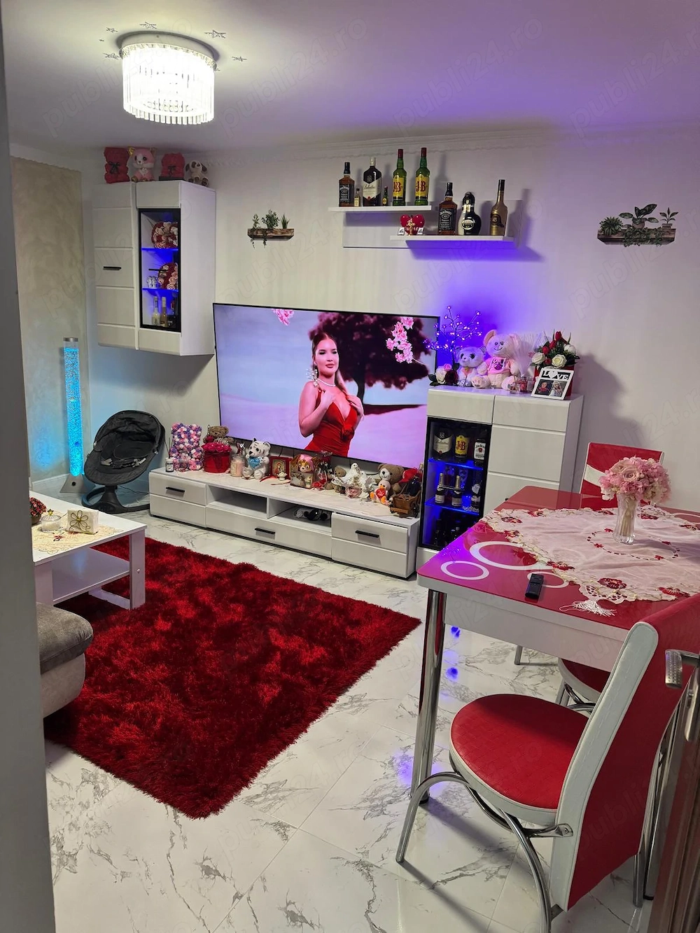 Vând apartament decomandat cu 3 camere cu suprafața utilă de 56,59 și balcon 3,42 complet mobilat!