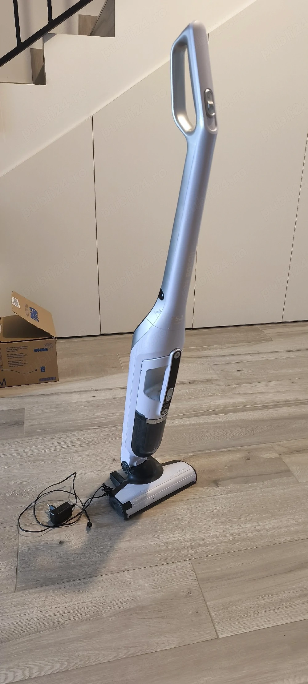 Aspirator Vertical Bosch Flexxo Serie 4, 25.2V - Pentru Piese   Baterie Slăbită