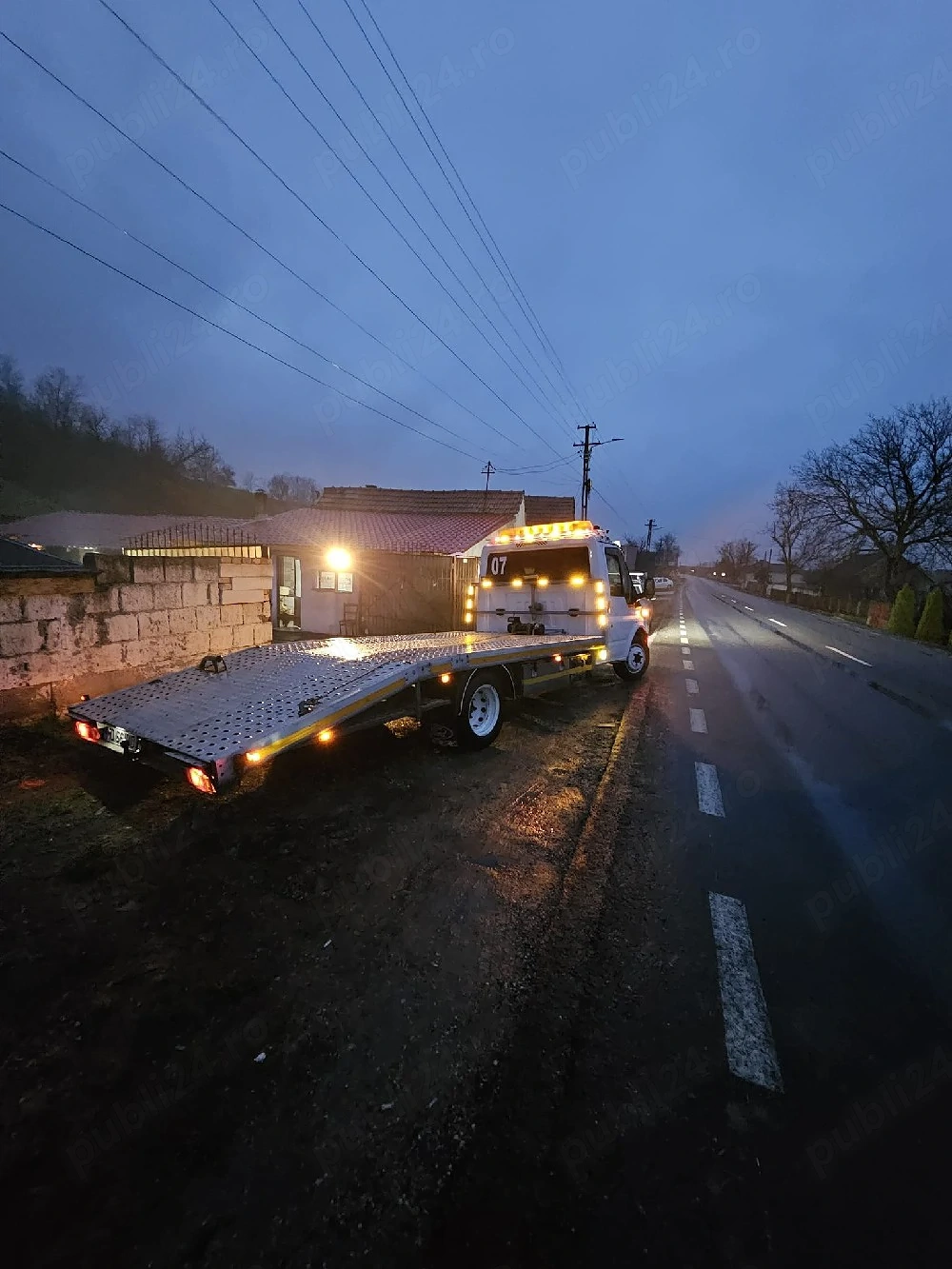 Autoutilitară platformă auto
