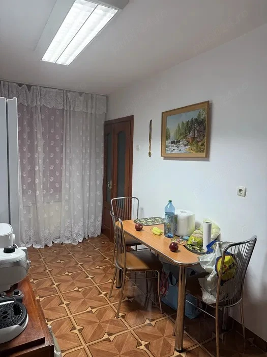 Apartament 3 camere Dorobantilor etaj 1 bloc izolat termic Garaj sub bloc si boxa in C.F. 2 balcoane