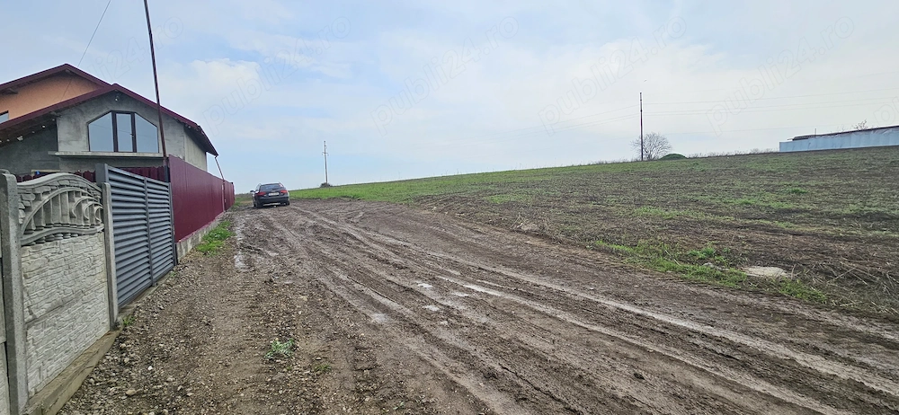 Vand loturi pentru case langa Galati   drum, utilitati, zona in dezvoltare.