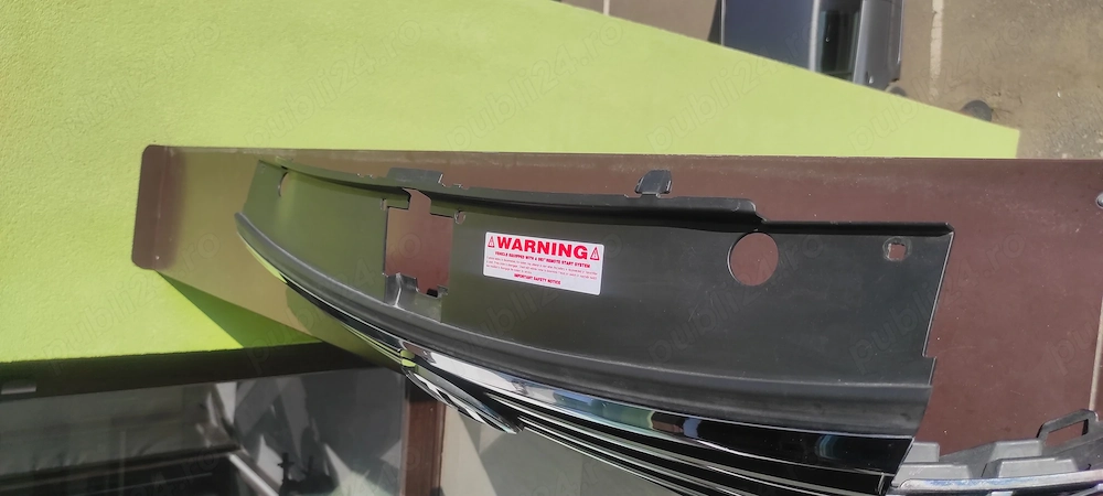 Vând grila passat B8 