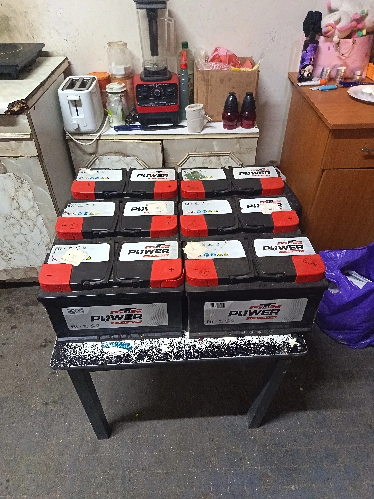 Vand 6 baterii auto noi 90 Ah 12 V