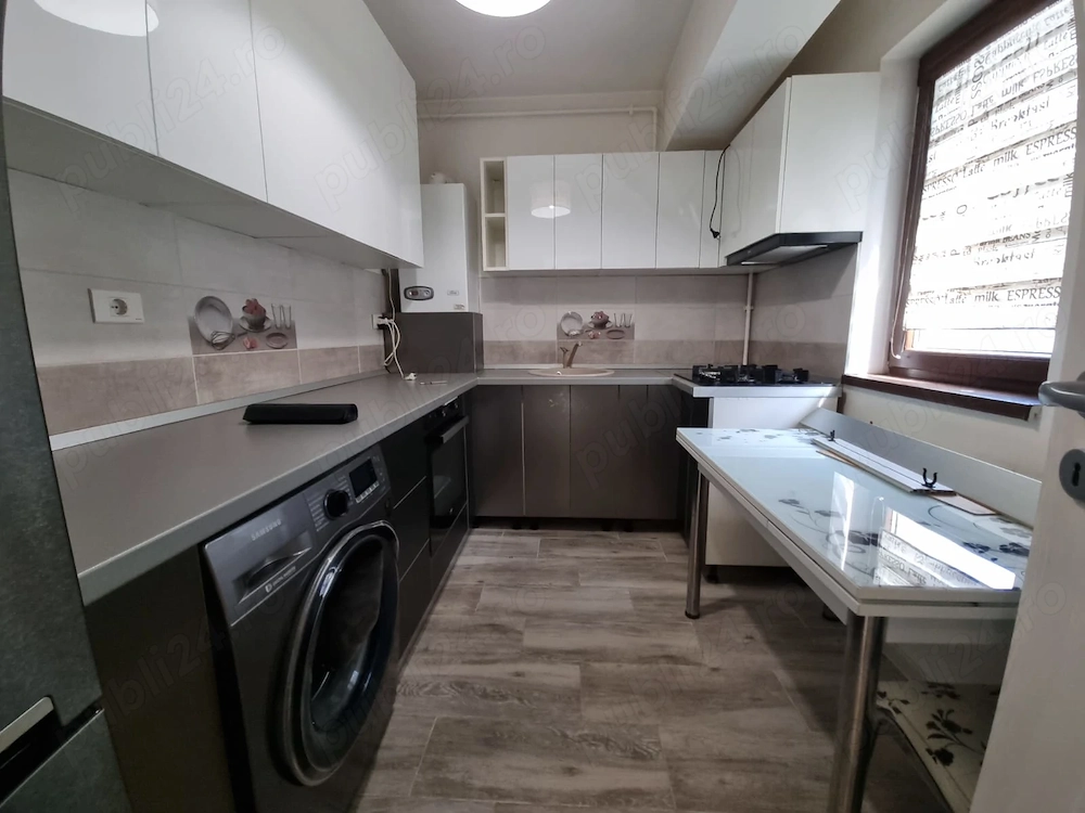 Apartament 2 camere mobilat, eta 1, parcare, mutare imediata, zona Primarie 