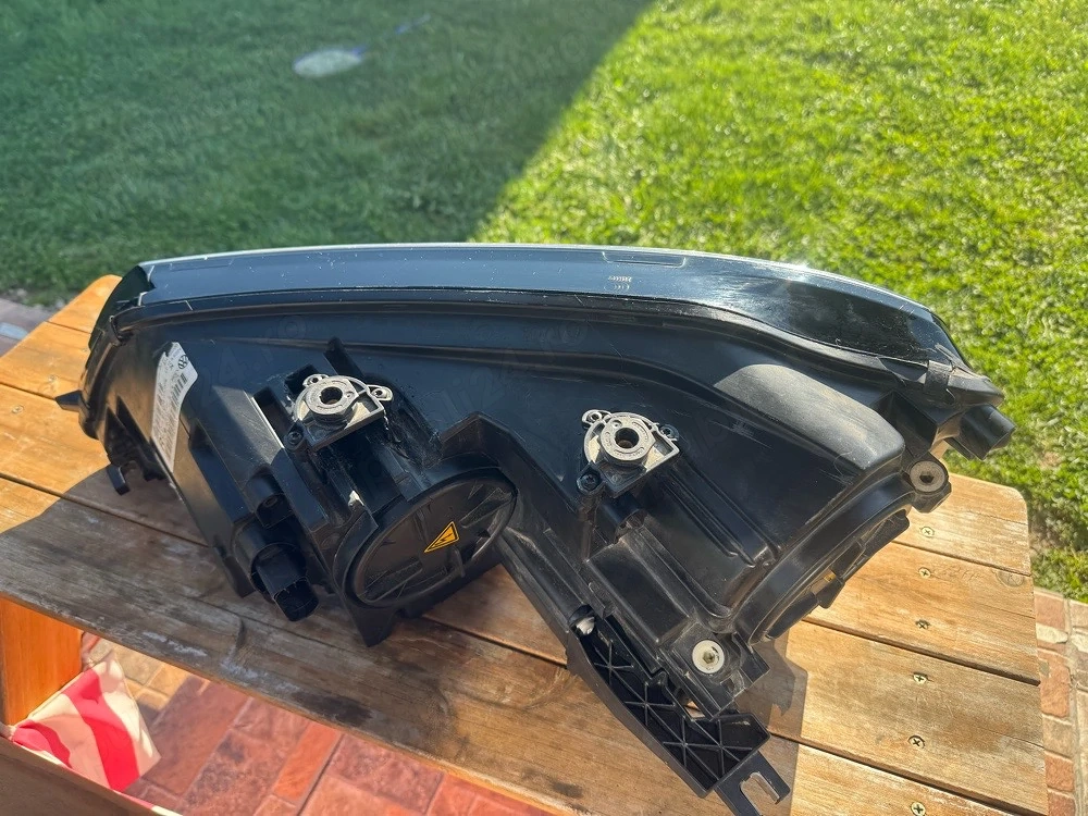 Far dreapta vw bixenon