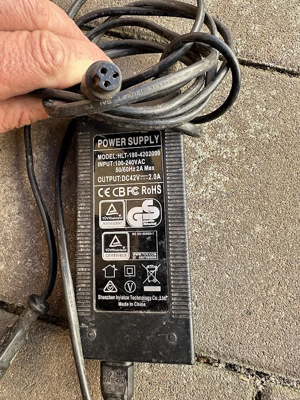 Incarcator trotineta electrica,bicicleta, 36V, Output 42V  2A cu mufa GX12 