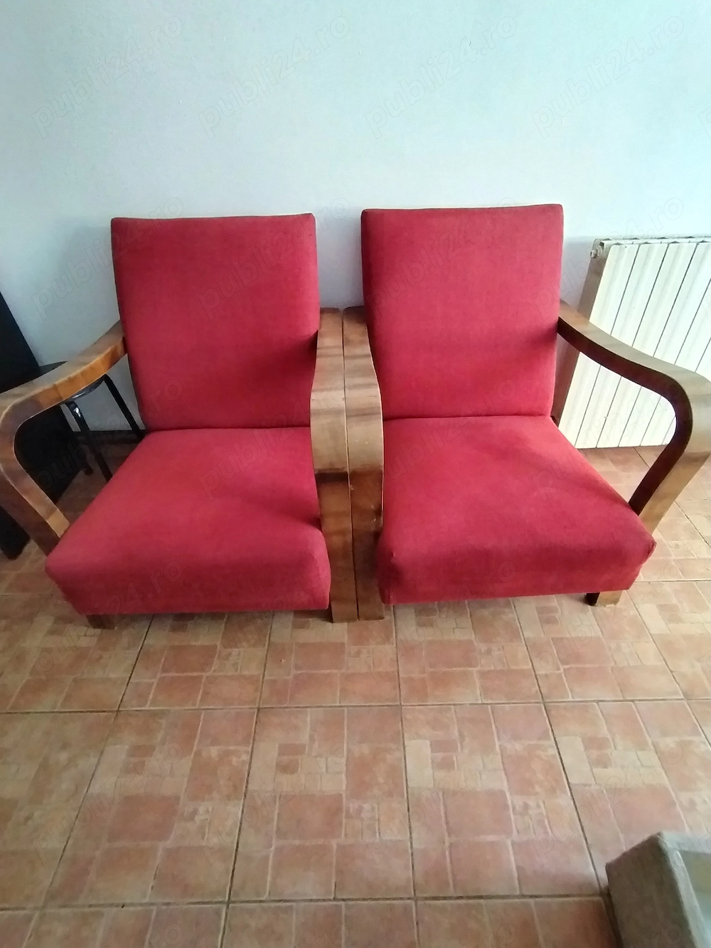 Vând mobilier folosit. 