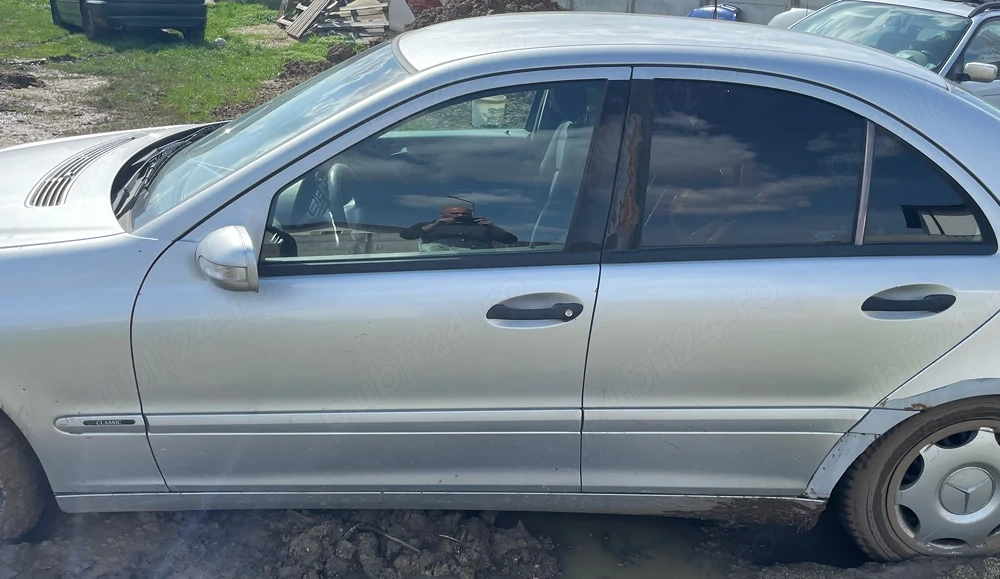 dezmembrez mercedes c220 w203