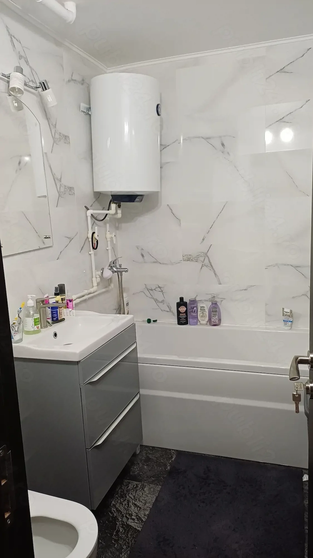 Apartament de vanzare ,zona piata meva stadion ,doua camere ,