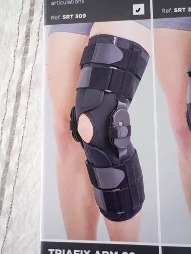 Vând orteza reglabila, noua, universala pentru genunchi