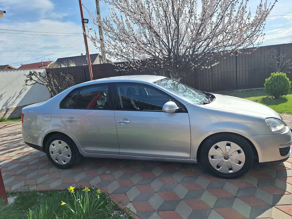 Vând Volkswagen Jetta 1.6 TDI, 105 CP, an 2010