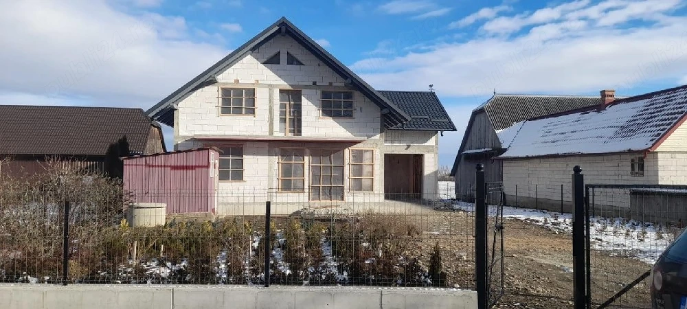 Casă nouă 2024 P+1, 10 ari, poziție bună   Frătăuții Noi (Caprăieni)