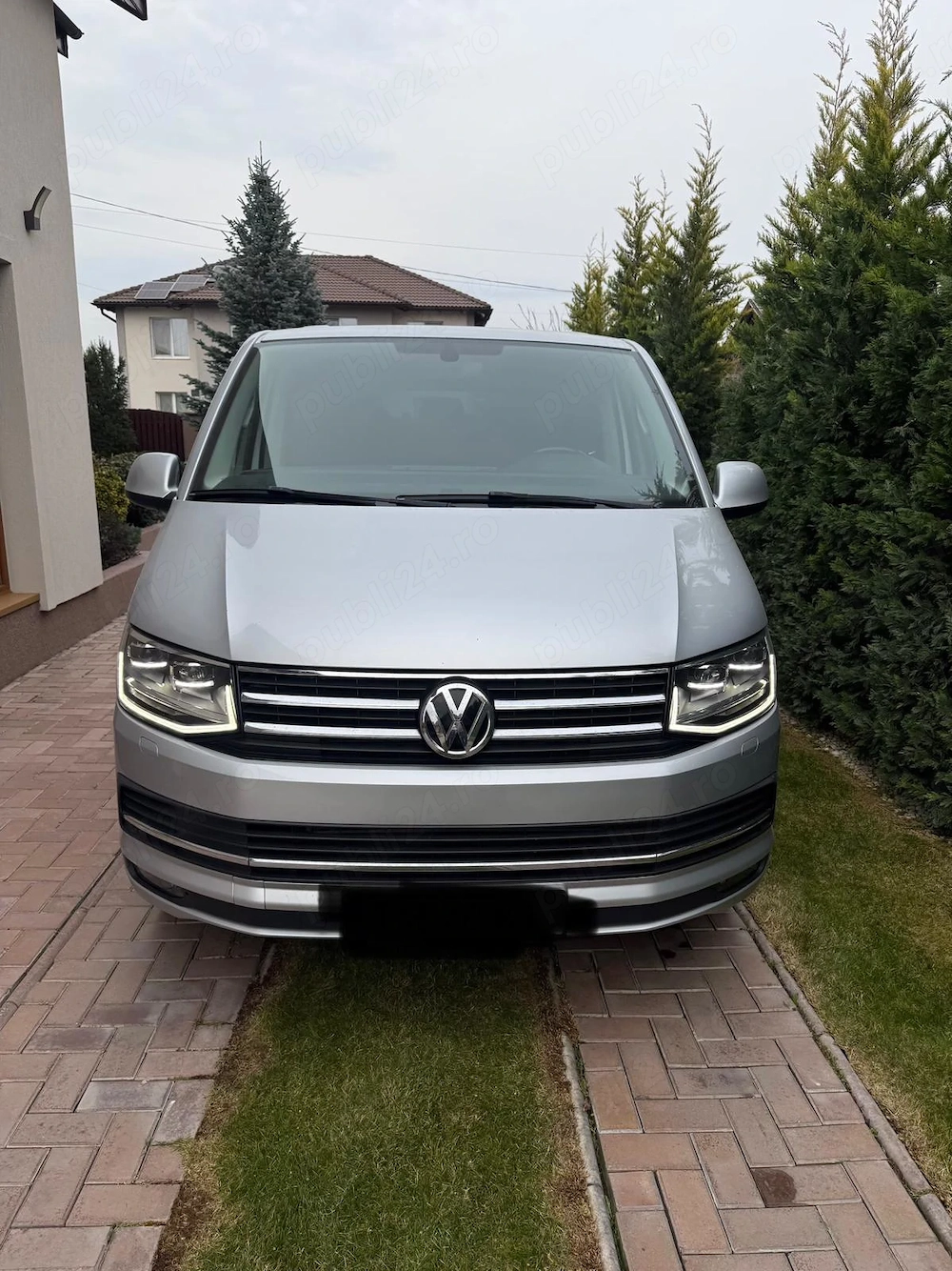 Volkswagen Caravelle   Transporter   9 locuri   204 CP   Automată   Gri metalizat