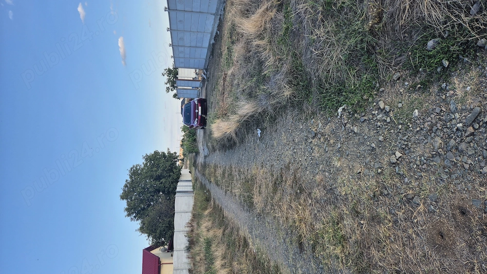 Teren intravilan de vanzare 