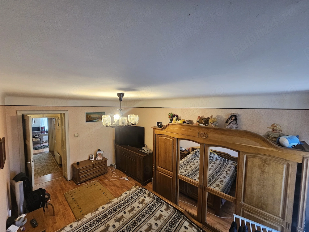 Vând apartament 3 camere + cu balcon LOGIE & 2 boxe subsol    Quartal Onești 