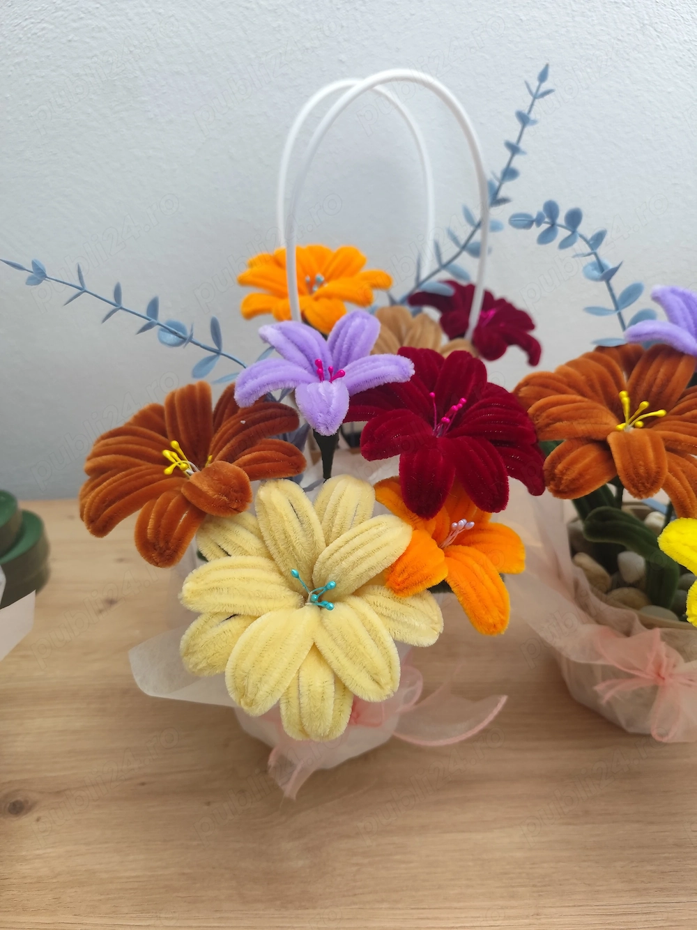 Flori realizate manual ...