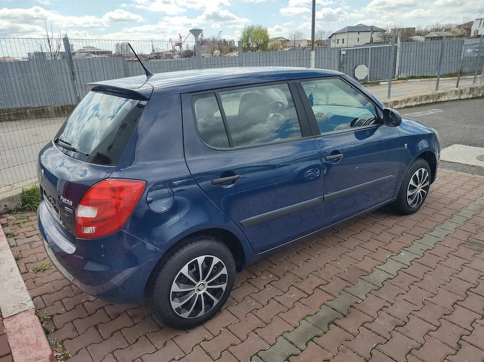 Skoda Fabia benzina 12 EURO 5 preț 2950 euro 
