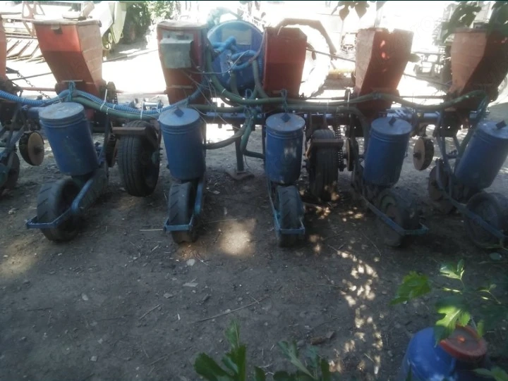 Vând semănătoare SPC cu calculator 