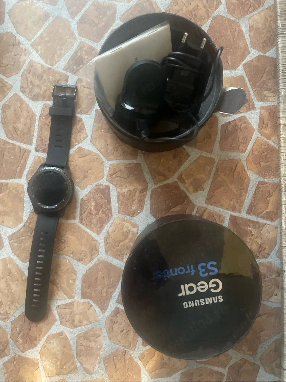 Samsung Gear S3 Frontier  COMPLET (cutie + încărcător) stare bună
