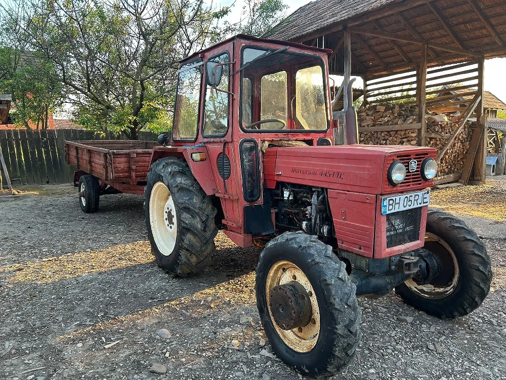 Tractor UTB Universal 445 DT