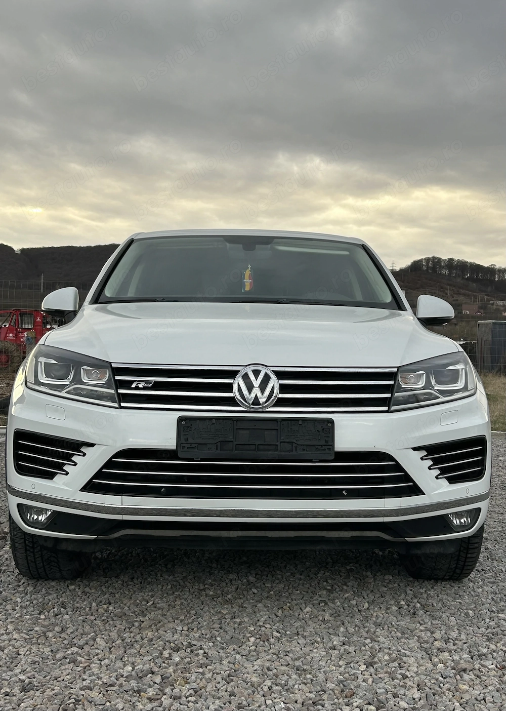Se vinde VW Touareg 3.0 TDI Pachet R line An 2016